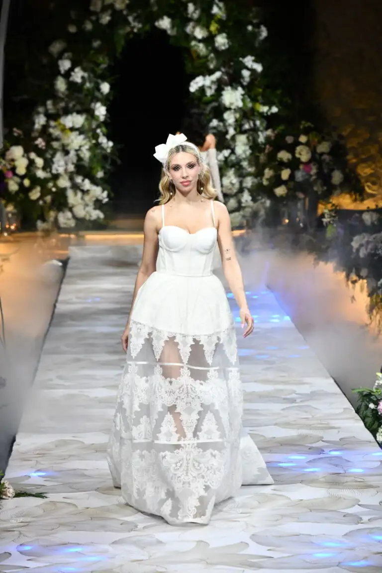 Yes I Do Catwalk: Οι διάσημες Ελληνίδες εντυπωσίασαν με τα νυφικά τους στην πασαρέλα