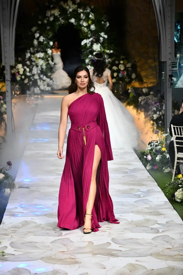 Yes I Do Catwalk: Οι διάσημες Ελληνίδες εντυπωσίασαν με τα νυφικά τους στην πασαρέλα